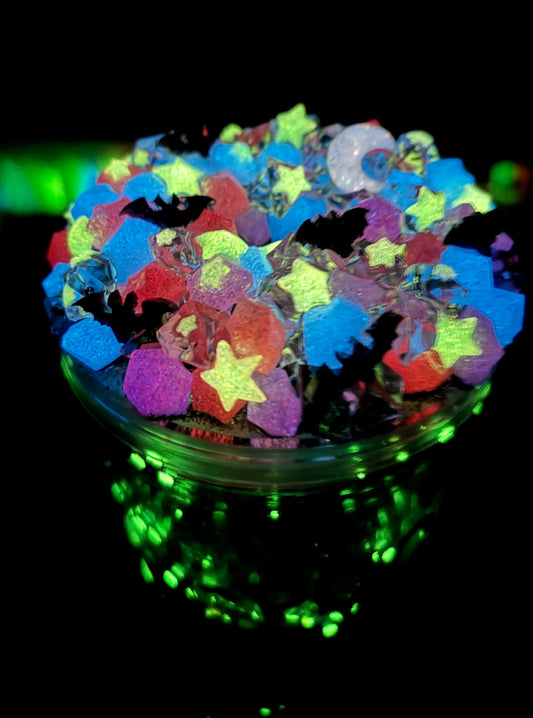 Spooky summer glowing lava drip 24oz snow globe