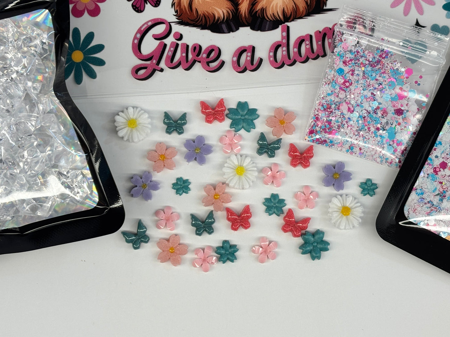 To glam to give a damn snow globe kit