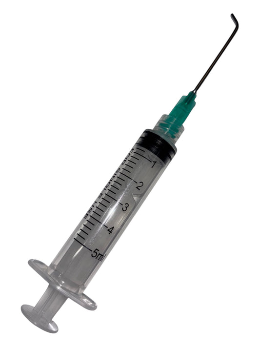 Blunt tip curved needle