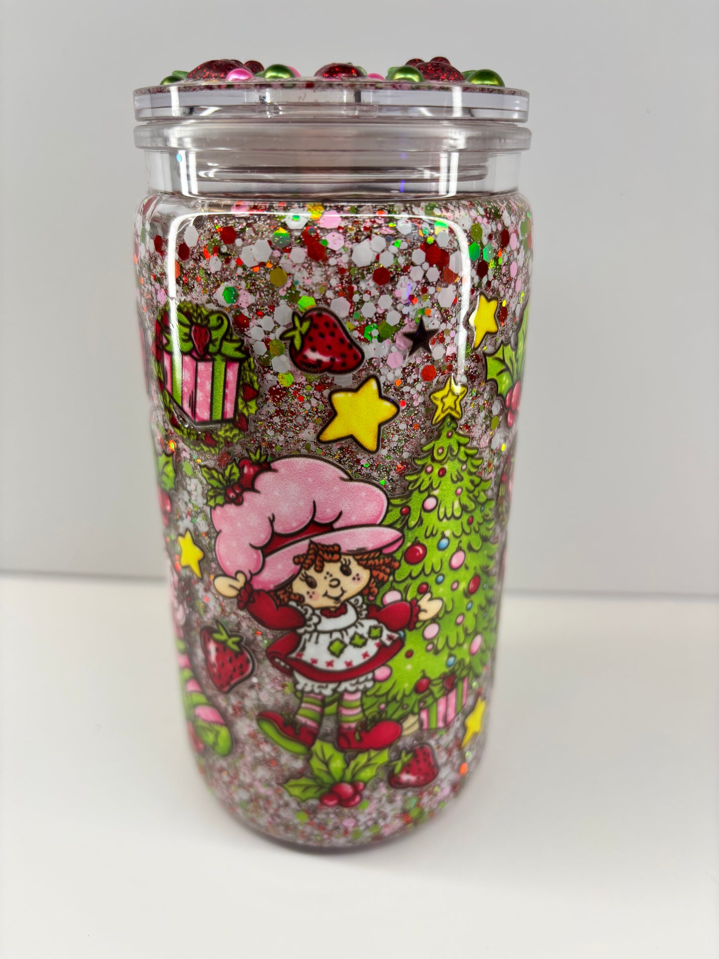 Berry Christmas snow globe ￼