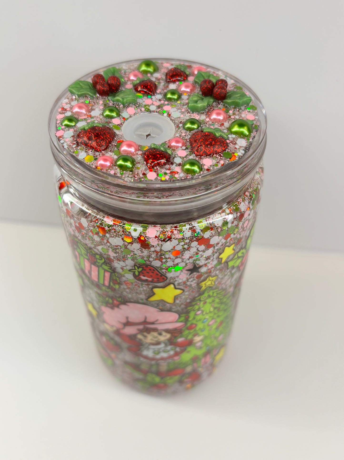 Berry Christmas snow globe ￼
