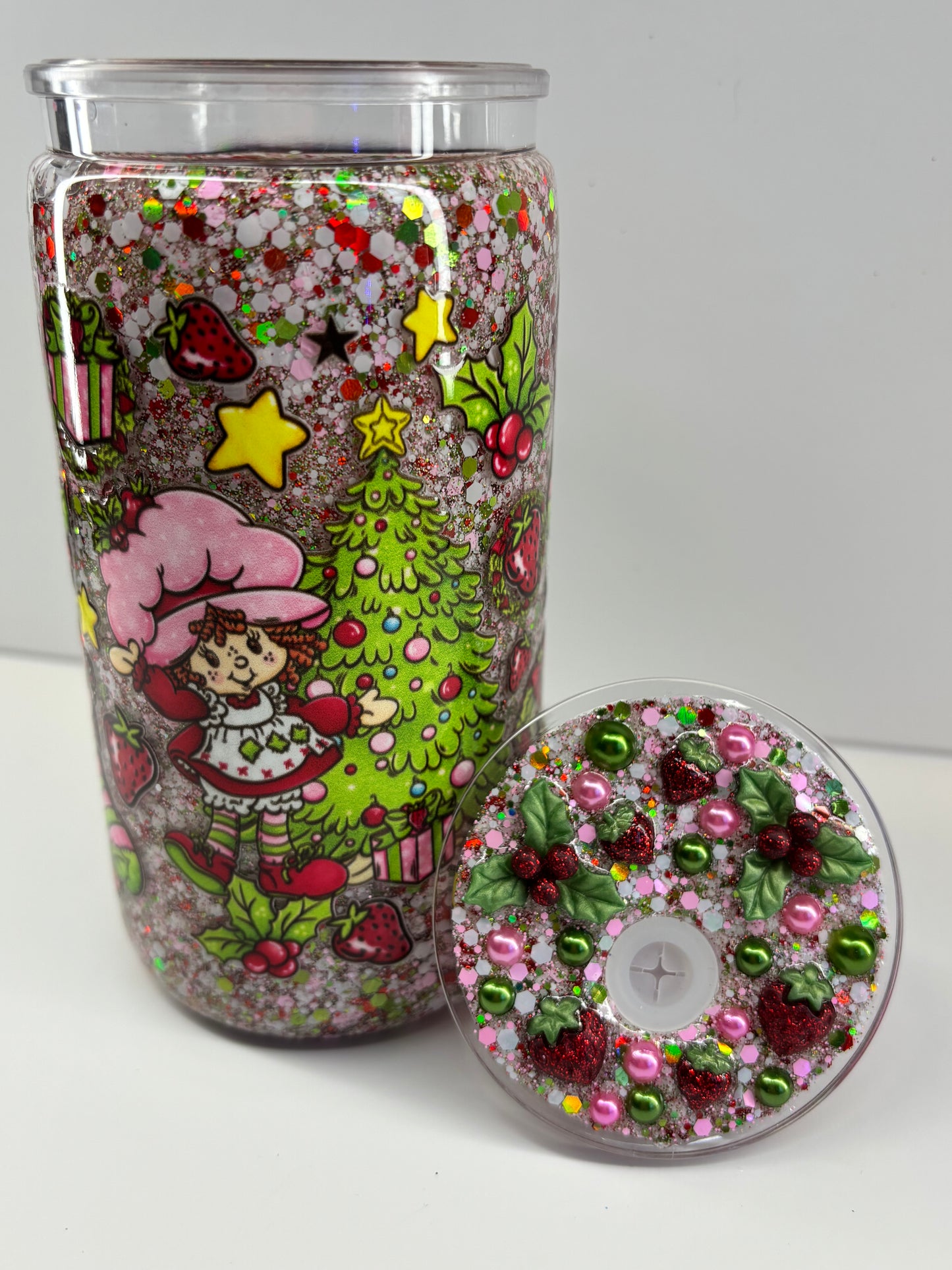 Berry Christmas snow globe ￼