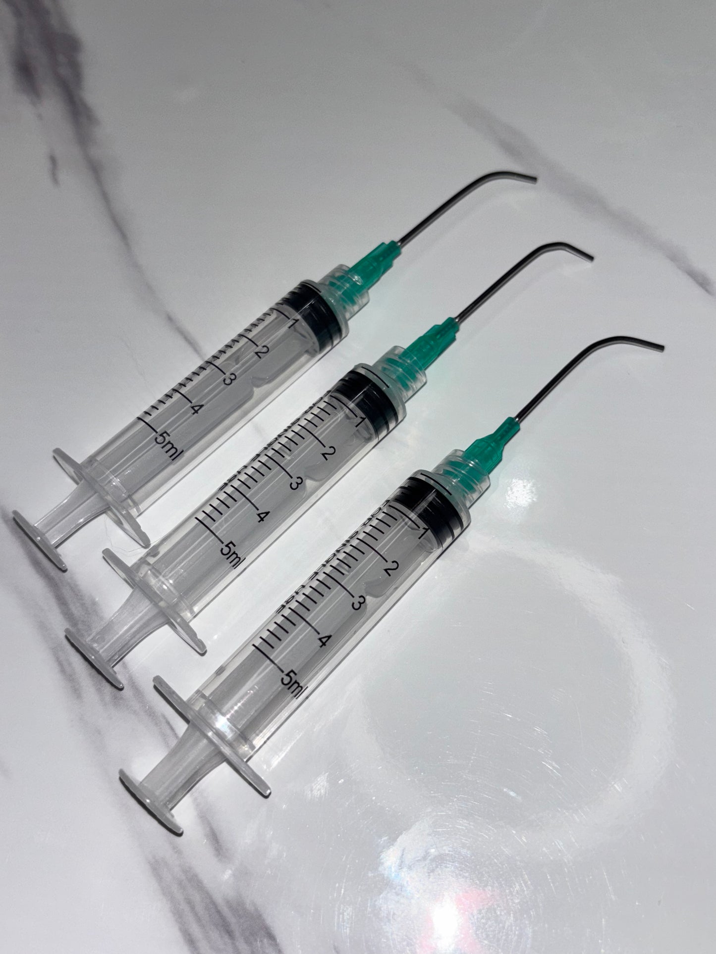 Blunt tip curved needle