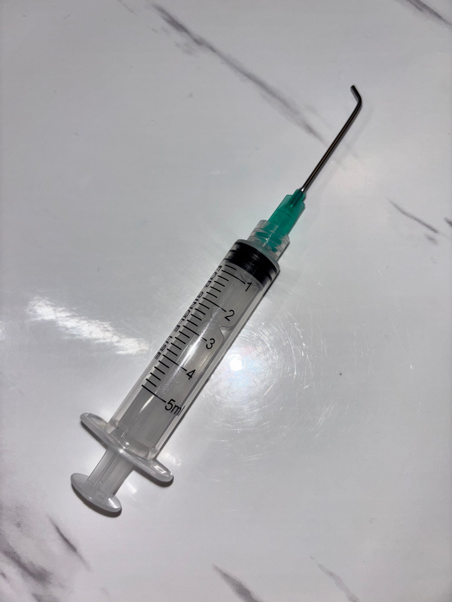Blunt tip curved needle